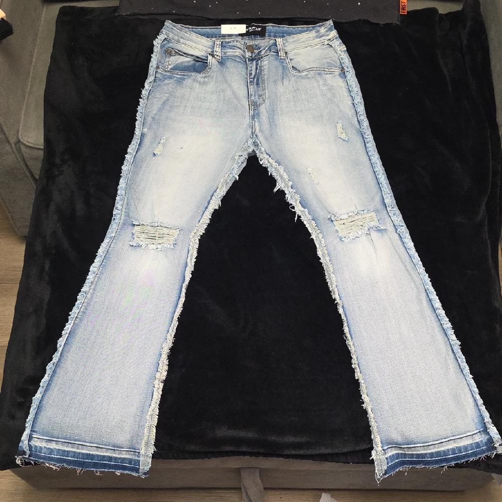 Victorious Premium Denim Jeans Light Wash Distressed Raw Edge Flare 32x30